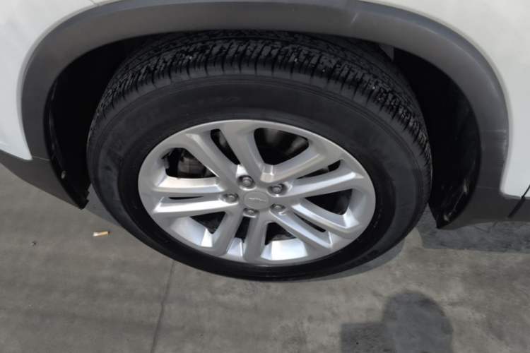 Used Chevrolet Trax 2016 1.4T Manual Two-Wheel Drive Comfort Version with Sunroof Left Front Wheel Hub