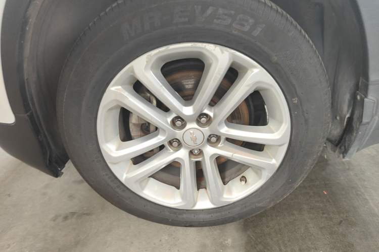 Used Chevrolet Trax 2016 1.4T Automatic Two-Wheel Drive Comfort Version with Sunroof Left Front Wheel Hub