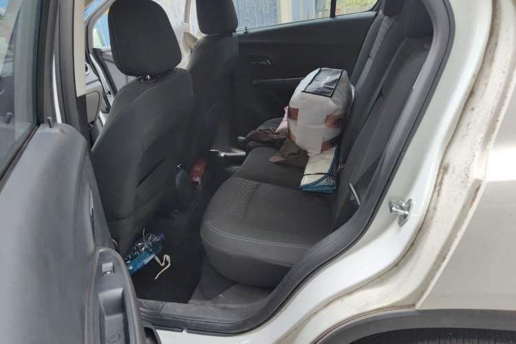 Used Chevrolet Trax 2016 1.4T Manual Two-Wheel Drive Comfort Version with Sunroof Left Rear Seat