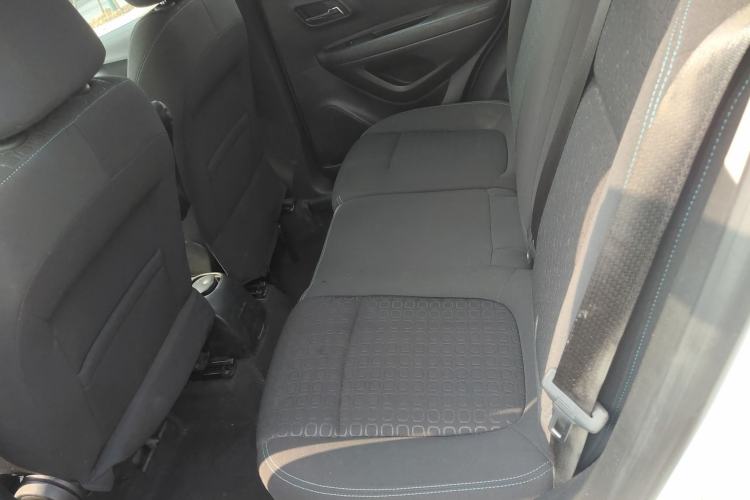 Used Chevrolet Trax 2016 1.4T Manual Two-Wheel Drive Comfort Version with Sunroof Left Rear Seat