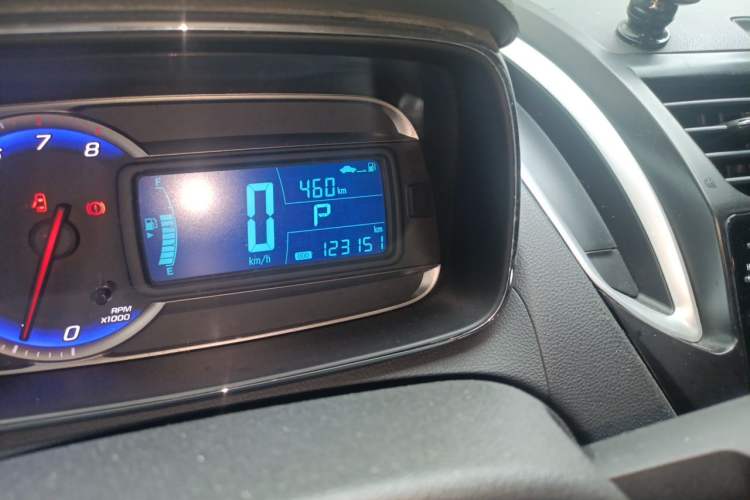 Used Chevrolet Trax 2016 1.4T Automatic Two-Wheel Drive Comfort Version with Sunroof Odometer Close Up