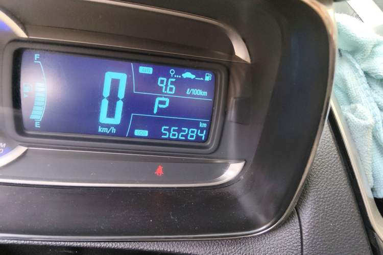 Used Chevrolet Trax 2016 1.4T Automatic Two-Wheel Drive Comfort Version with Sunroof Odometer Close Up