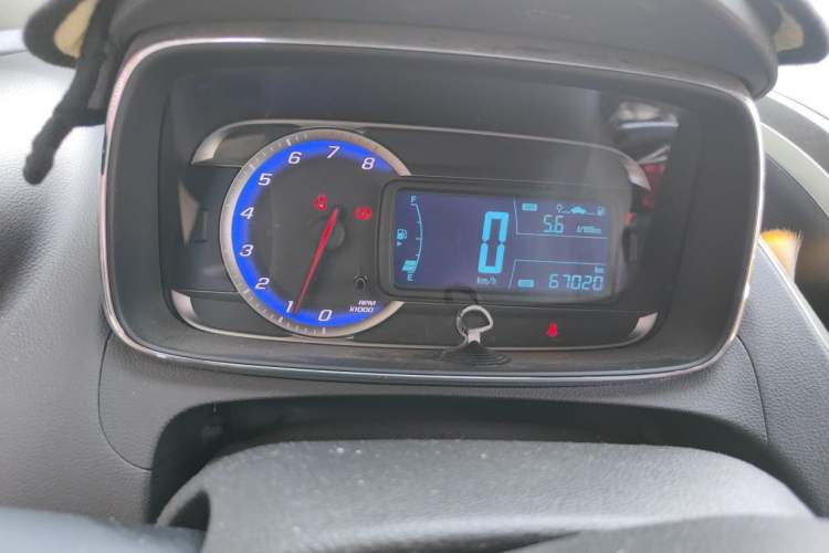 Used Chevrolet Trax 2016 1.4T Manual Two-Wheel Drive Comfort Version with Sunroof Odometer Close Up