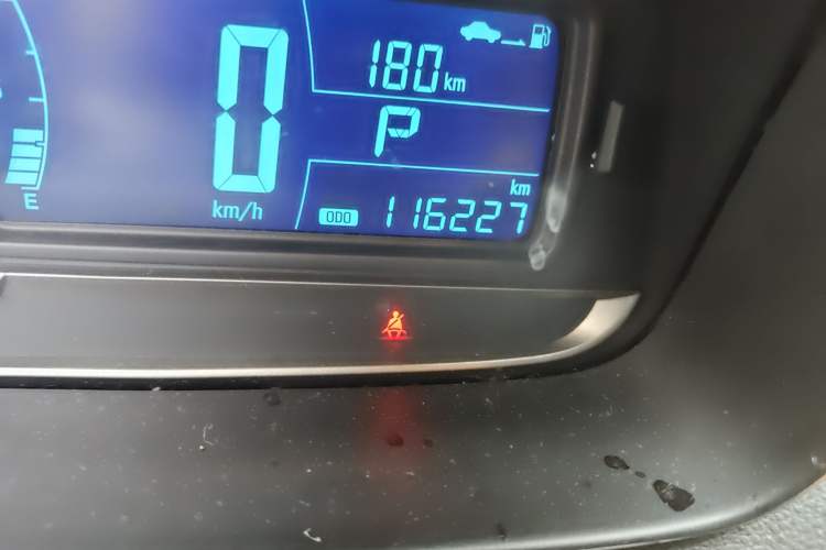 Used Chevrolet Trax 2016 1.4T Automatic 4x4 Flagship Model Odometer Close Up