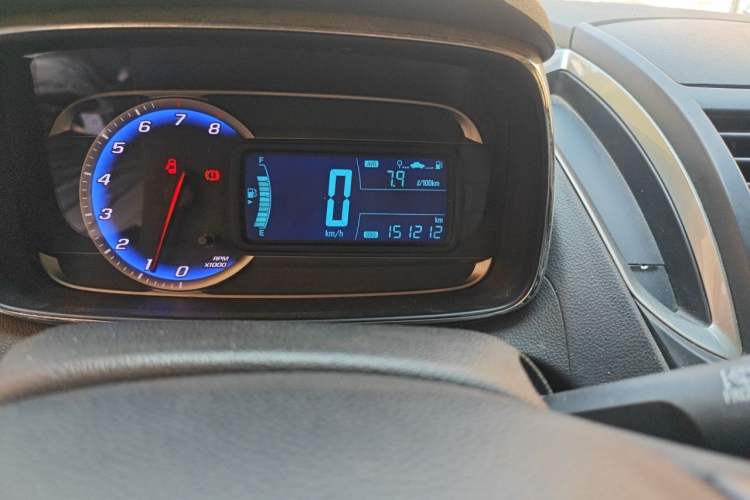 Used Chevrolet Trax 2016 1.4T Manual Two-Wheel Drive Comfort Version with Sunroof Odometer Close Up