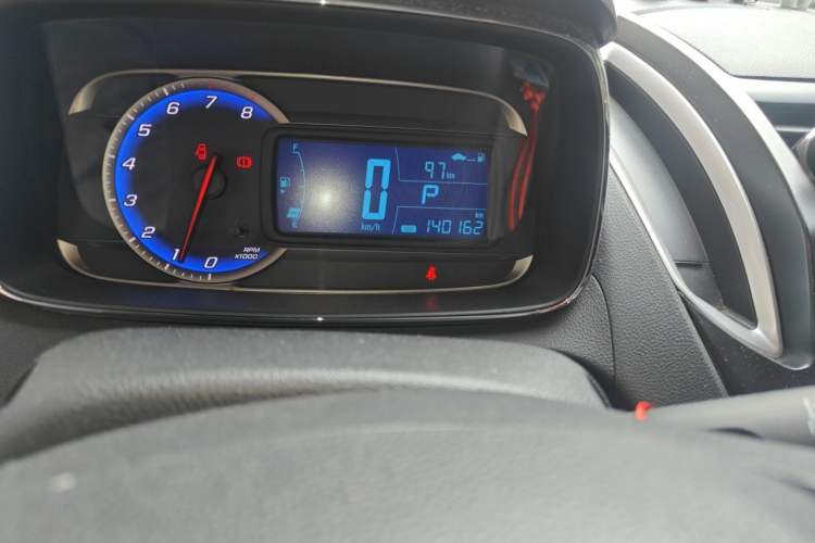 Used Chevrolet Trax 2016 1.4T Automatic Two-Wheel Drive Comfort Version with Sunroof Odometer Close Up
