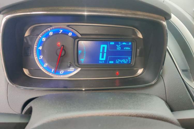 Used Chevrolet Trax 2016 1.4T Manual Two-Wheel Drive Comfort Version with Sunroof Odometer Close Up