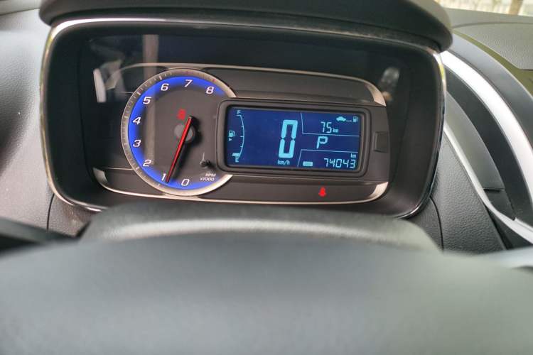 Used Chevrolet Trax 2016 1.4T Automatic Two-Wheel Drive Comfort Version with Sunroof Odometer Close Up