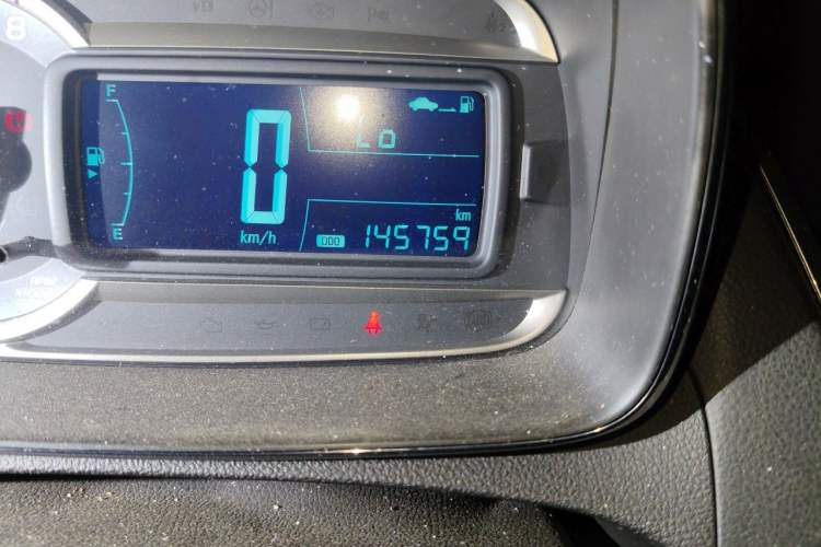 Used Chevrolet Trax 2016 1.4T Manual Two-Wheel Drive Comfort Version with Sunroof Odometer Close Up