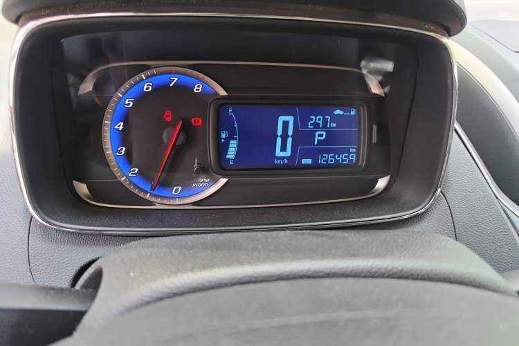 Used Chevrolet Trax 2016 1.4T Automatic Two-Wheel Drive Comfort Version with Sunroof Odometer Close Up