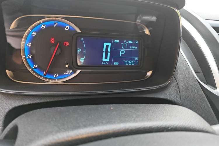 Used Chevrolet Trax 2016 1.4T Automatic Two-Wheel Drive Comfort Version with Sunroof Odometer Close Up