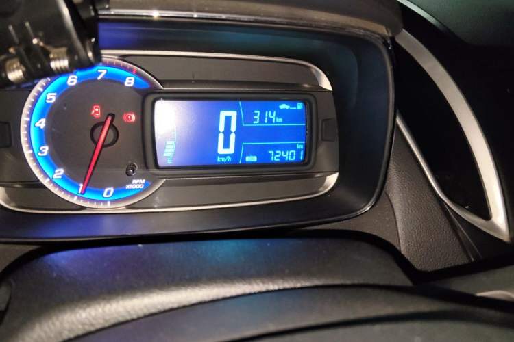 Used Chevrolet Trax 2016 1.4T Manual Two-Wheel Drive Comfort Version with Sunroof Odometer Close Up