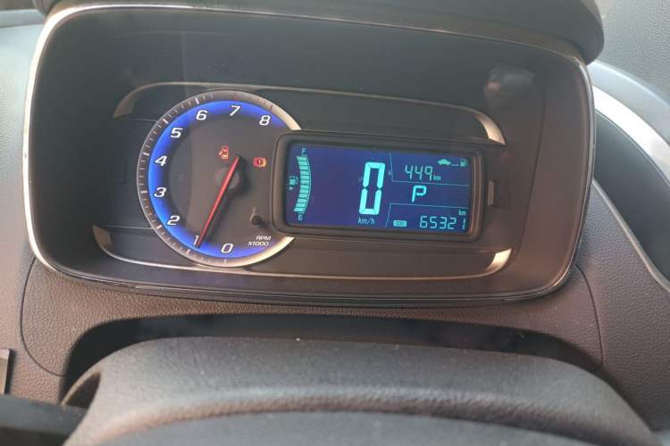 Used Chevrolet Trax 2016 1.4T Automatic Two-Wheel Drive Comfort Version with Sunroof Odometer Close Up