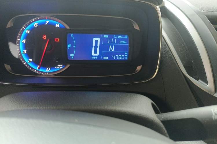Used Chevrolet Trax 2016 1.4T Automatic Two-Wheel Drive Comfort Version with Sunroof Odometer Close Up