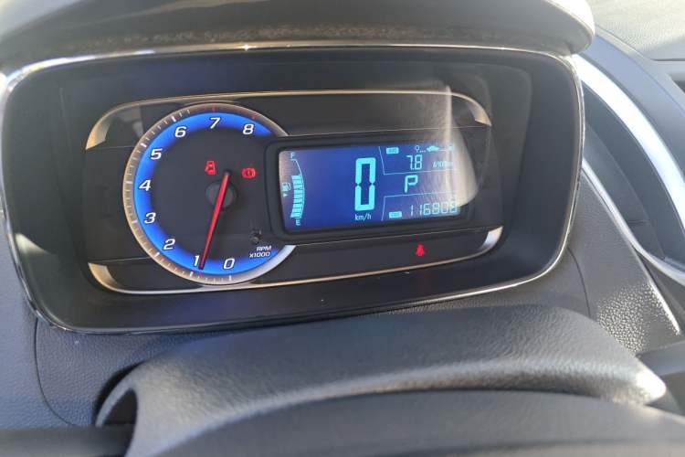 Used Chevrolet Trax 2016 1.4T Automatic Two-Wheel Drive Comfort Version with Sunroof Odometer Close Up