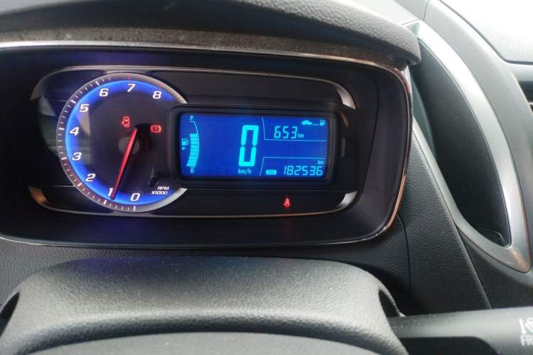 Used Chevrolet Trax 2016 1.4T Manual Two-Wheel Drive Comfort Version with Sunroof Odometer Close Up