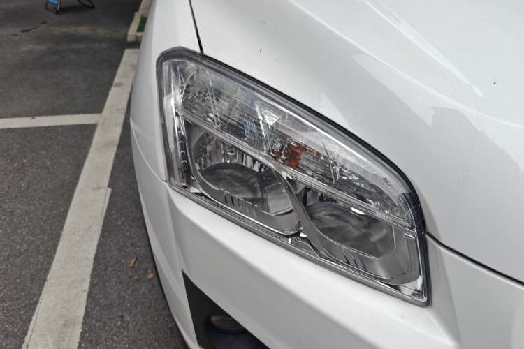 Used Chevrolet Trax 2016 1.4T Automatic Two-Wheel Drive Luxury Version Right Front Headlight