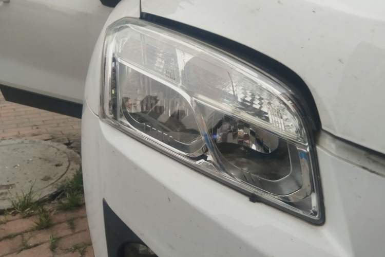 Used Chevrolet Trax 2016 1.4T Manual Two-Wheel Drive Comfort Version with Sunroof Right Front Headlight