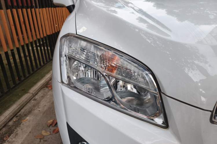 Used Chevrolet Trax 2016 1.4T Automatic Two-Wheel Drive Comfort Version with Sunroof Right Front Headlight