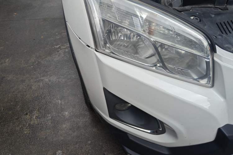 Used Chevrolet Trax 2016 1.4T Automatic Two-Wheel Drive Comfort Version with Sunroof Right Front Headlight