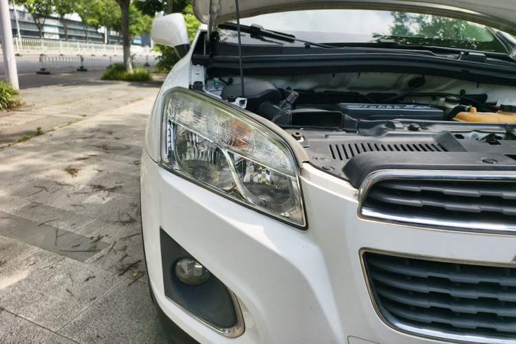 Used Chevrolet Trax 2016 1.4T Automatic Two-Wheel Drive Comfort Version with Sunroof Right Front Headlight