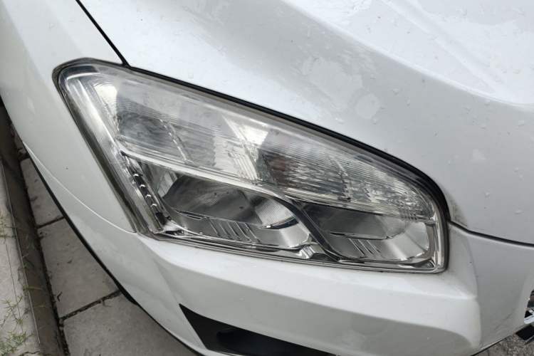 Used Chevrolet Trax 2016 1.4T Automatic 4x4 Flagship Model Right Front Headlight