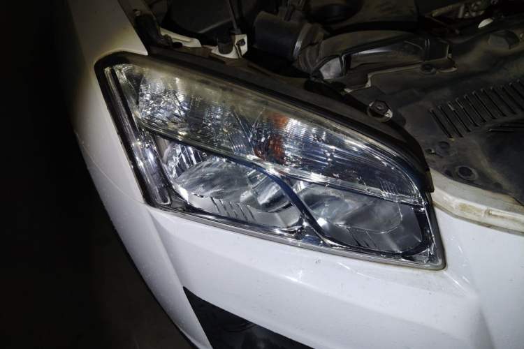 Used Chevrolet Trax 2016 1.4T Manual Two-Wheel Drive Comfort Version with Sunroof Right Front Headlight