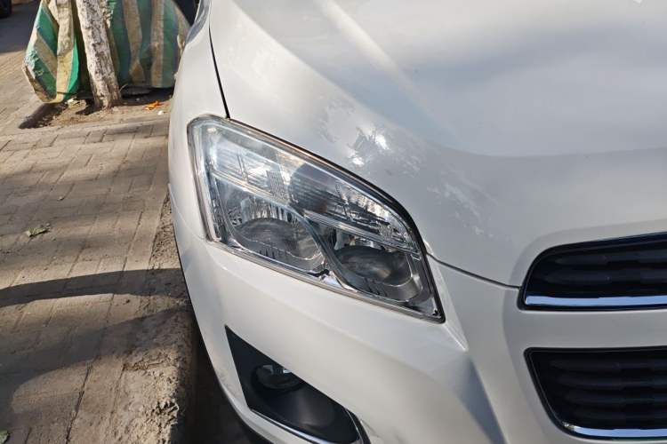 Used Chevrolet Trax 2016 1.4T Manual Two-Wheel Drive Comfort Version with Sunroof Right Front Headlight