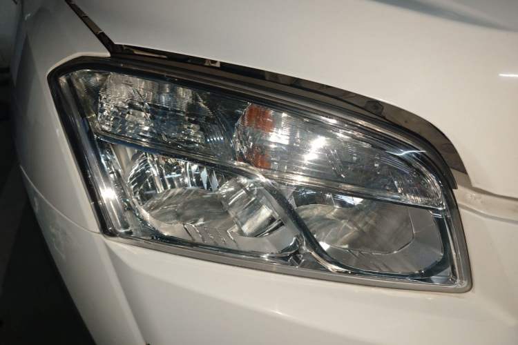 Used Chevrolet Trax 2016 1.4T Automatic Two-Wheel Drive Luxury Version Right Front Headlight