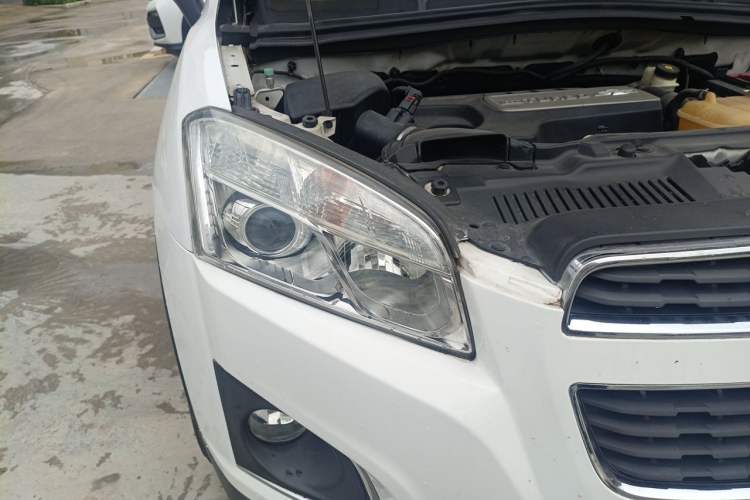 Used Chevrolet Trax 2016 1.4T Automatic Two-Wheel Drive Comfort Version with Sunroof Right Front Headlight