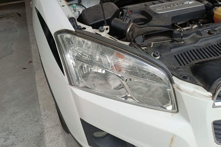 Used Chevrolet Trax 2016 1.4T Automatic Two-Wheel Drive Comfort Version with Sunroof Right Front Headlight