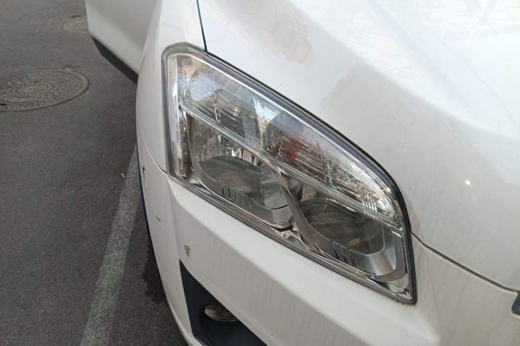 Used Chevrolet Trax 2016 1.4T Automatic Two-Wheel Drive Comfort Version with Sunroof Right Front Headlight