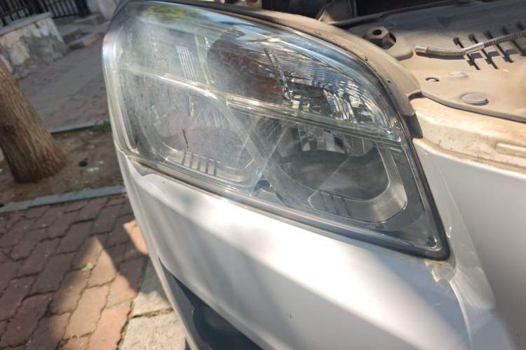 Used Chevrolet Trax 2016 1.4T Manual Two-Wheel Drive Comfort Version with Sunroof Right Front Headlight