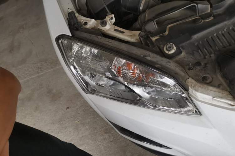 Used Chevrolet Trax 2016 1.4T Automatic 4x4 Flagship Model Right Front Headlight