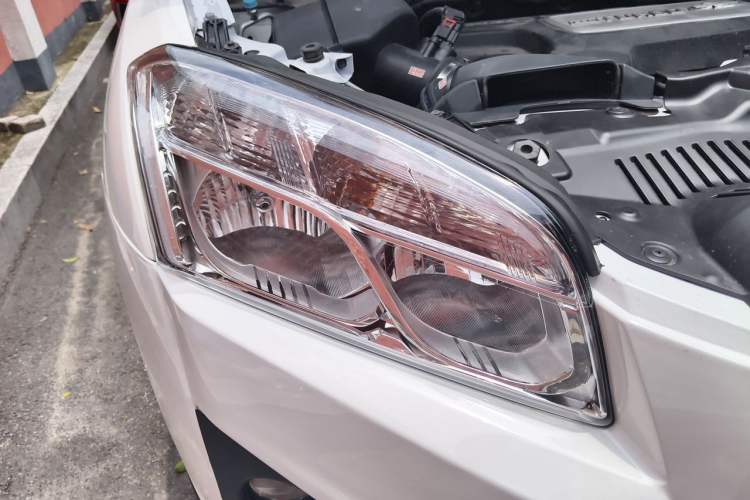 Used Chevrolet Trax 2016 1.4T Automatic Two-Wheel Drive Comfort Version with Sunroof Right Front Headlight
