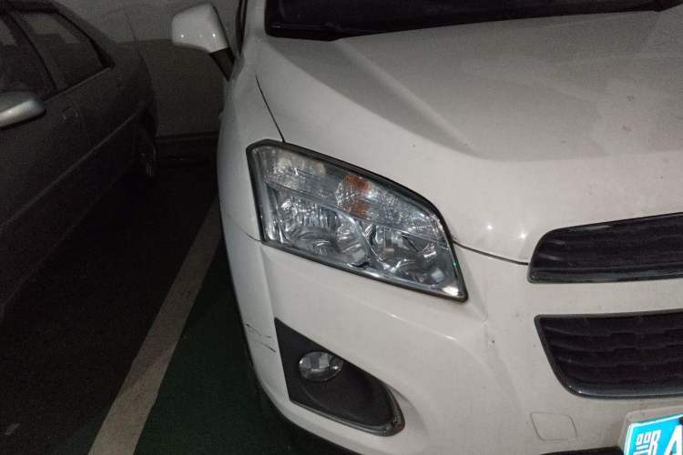 Used Chevrolet Trax 2016 1.4T Automatic Two-Wheel Drive Comfort Version with Sunroof Right Front Headlight