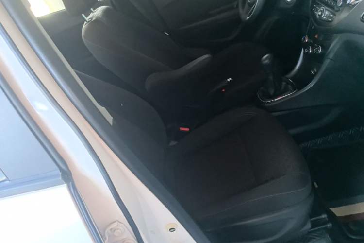 Used Chevrolet Trax 2016 1.4T Manual Two-Wheel Drive Comfort Version with Sunroof Right Front Seat
