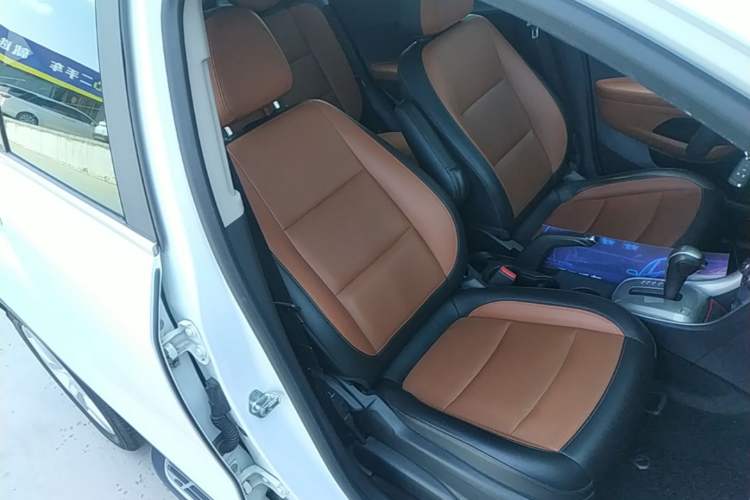 Used Chevrolet Trax 2016 1.4T Automatic 4x4 Flagship Model Right Front Seat