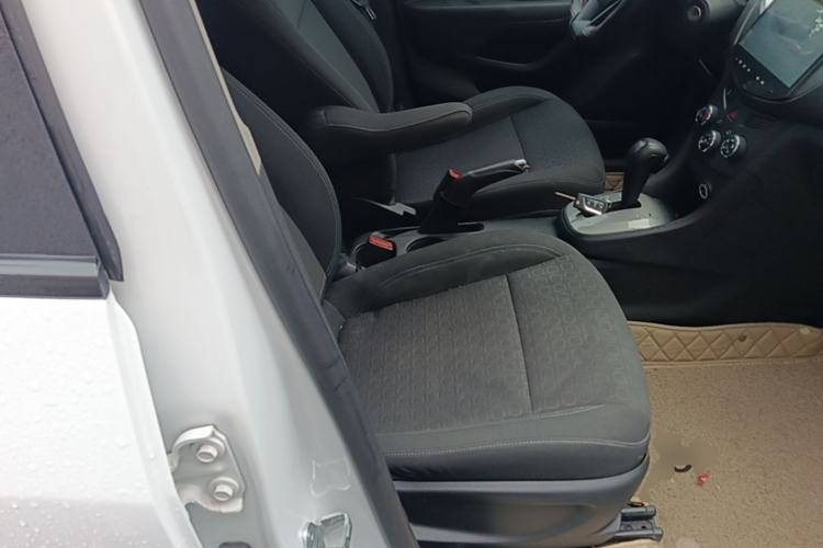 Used Chevrolet Trax 2016 1.4T Automatic Two-Wheel Drive Comfort Version with Sunroof Right Front Seat