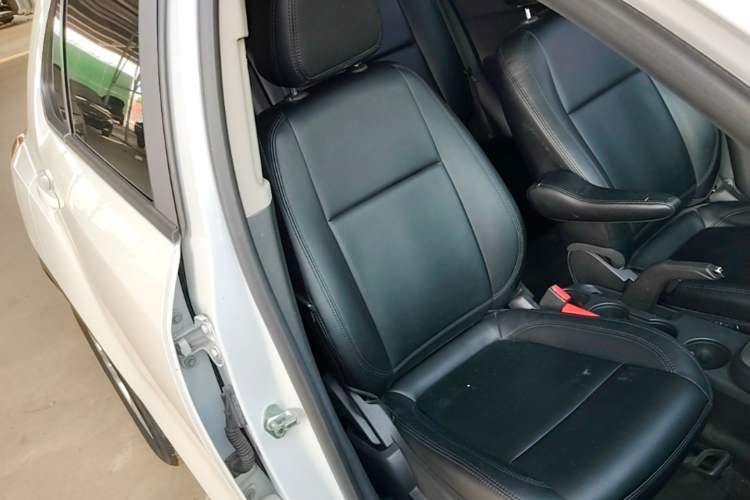 Used Chevrolet Trax 2016 1.4T Automatic Two-Wheel Drive Comfort Version with Sunroof Right Front Seat
