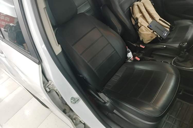 Used Chevrolet Trax 2016 1.4T Manual Two-Wheel Drive Comfort Version with Sunroof Right Front Seat