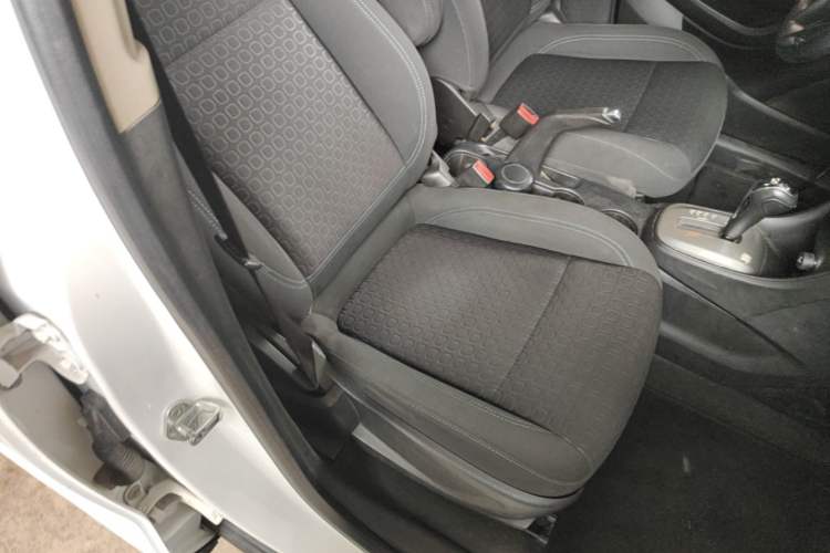 Used Chevrolet Trax 2016 1.4T Automatic Two-Wheel Drive Comfort Version with Sunroof Right Front Seat