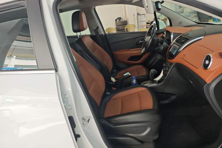 Used Chevrolet Trax 2016 1.4T Automatic 4x4 Flagship Model Right Front Seat