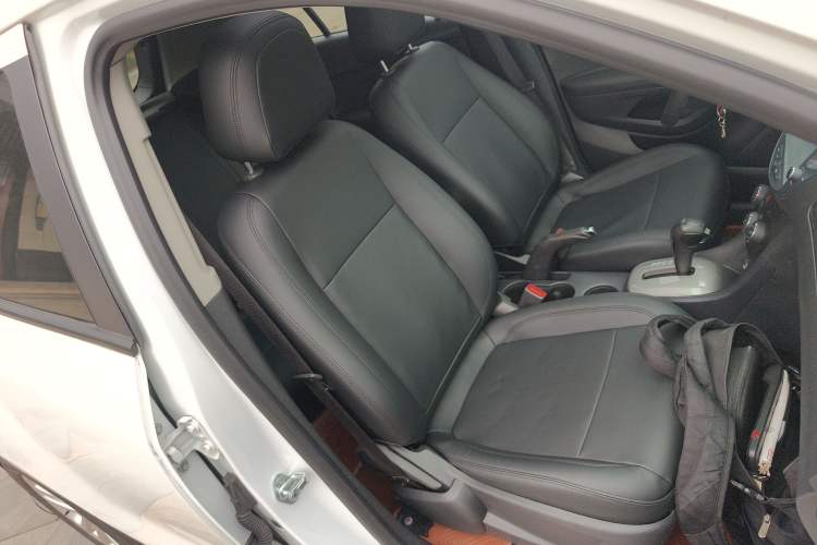 Used Chevrolet Trax 2016 1.4T Automatic Two-Wheel Drive Comfort Version with Sunroof Right Front Seat