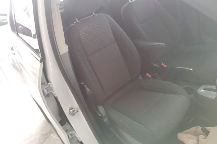 Used Chevrolet Trax 2016 1.4T Automatic Two-Wheel Drive Comfort Version with Sunroof Right Front Seat