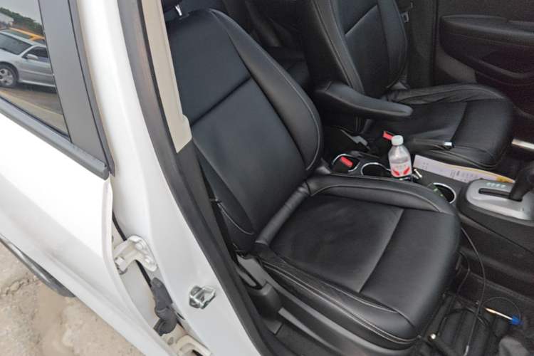 Used Chevrolet Trax 2016 1.4T Automatic Two-Wheel Drive Comfort Version with Sunroof Right Front Seat