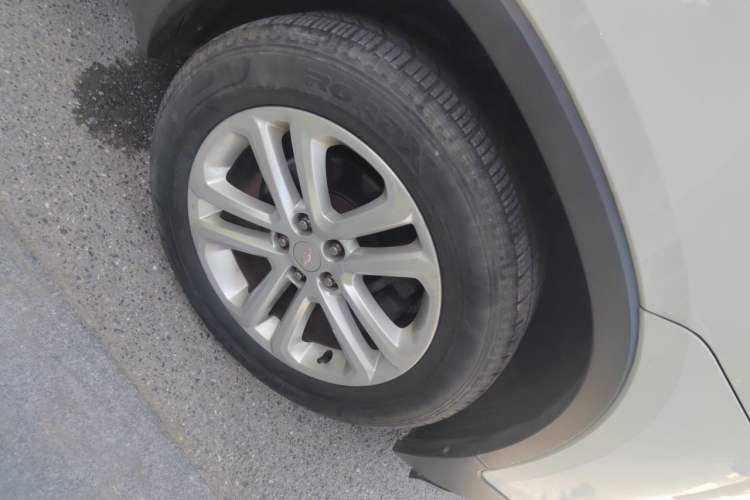 Used Chevrolet Trax 2016 1.4T Automatic Two-Wheel Drive Comfort Version with Sunroof Right Front Wheel Hub