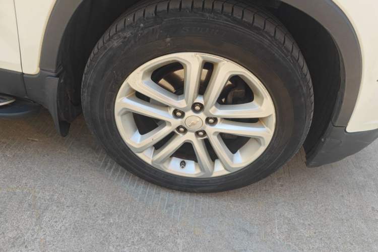Used Chevrolet Trax 2016 1.4T Manual Two-Wheel Drive Comfort Version with Sunroof Right Front Wheel Hub