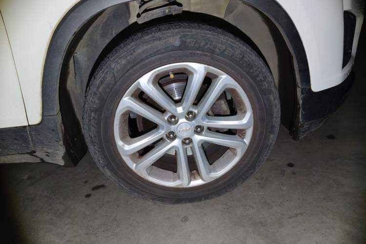 Used Chevrolet Trax 2016 1.4T Manual Two-Wheel Drive Comfort Version with Sunroof Right Front Wheel Hub