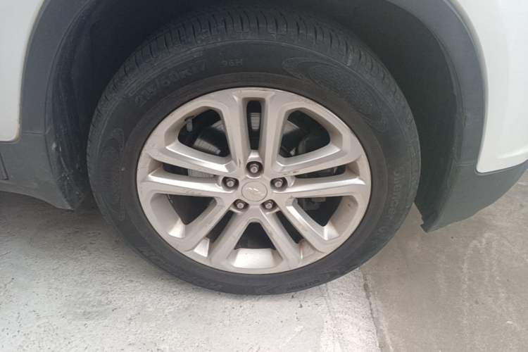 Used Chevrolet Trax 2016 1.4T Automatic Two-Wheel Drive Comfort Version with Sunroof Right Front Wheel Hub